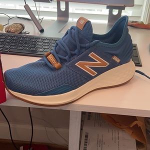 New balance ROAV light blue sneakers